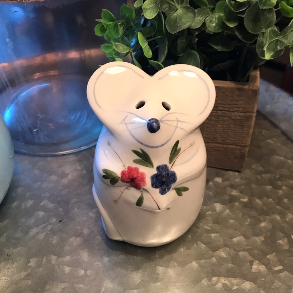 Vintage Laura Gates Smiling Cheese Mouse